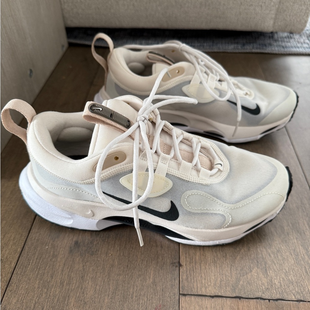 Nike sneakers size 7.5 👟